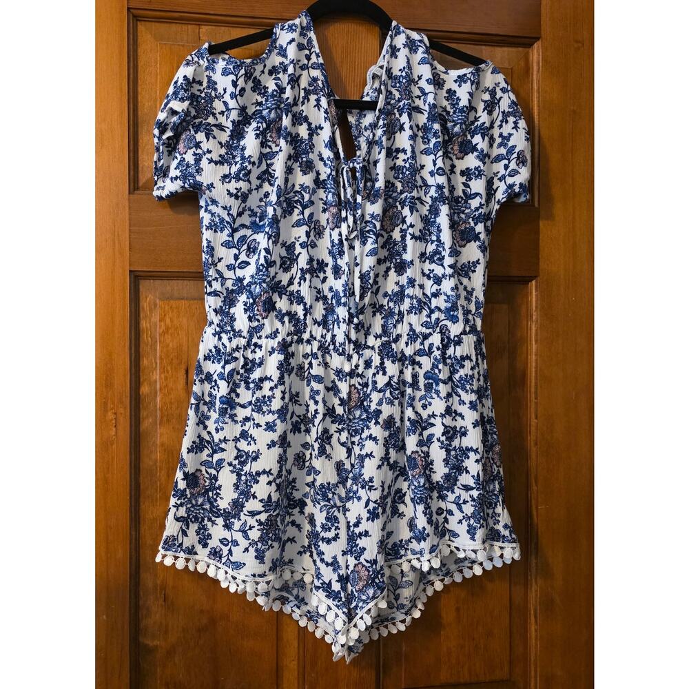 Charlotte Russe Floral Romper Blue White Floral Shorts Cold Shoulder Sleeves XL